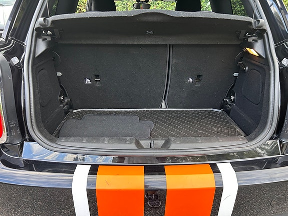MINI Cooper 8 of 12