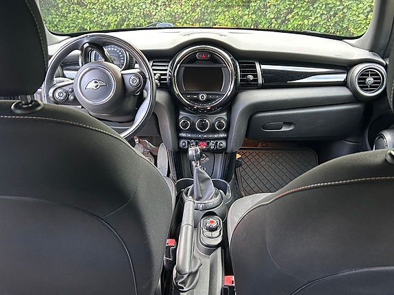 MINI Cooper 6 of 12