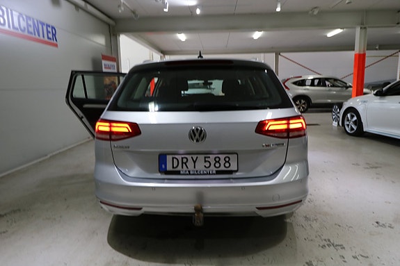 Volkswagen Passat 4 of 20