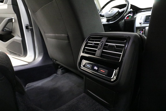 Volkswagen Passat 17 of 20