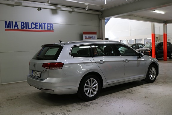 Volkswagen Passat 3 of 20