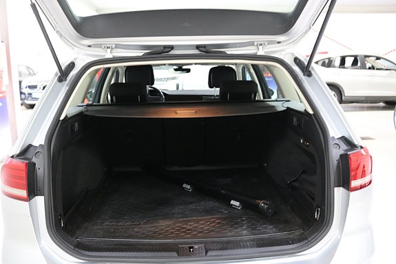 Volkswagen Passat 18 of 20