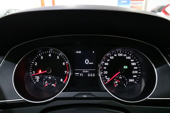 Volkswagen Passat 9 of 20
