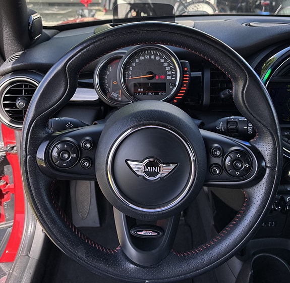 MINI Cooper S 8 of 12