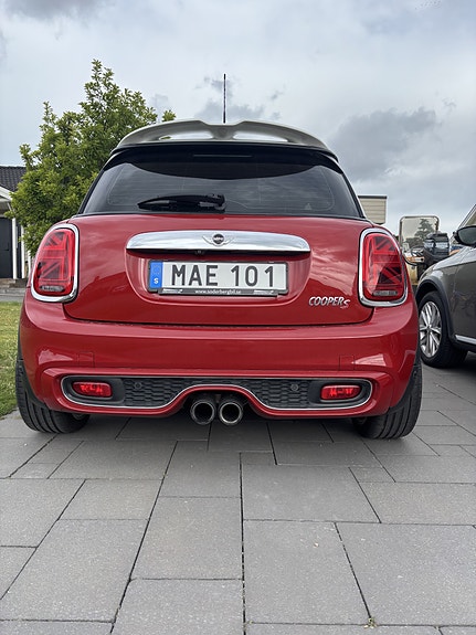 MINI Cooper S 2 of 12