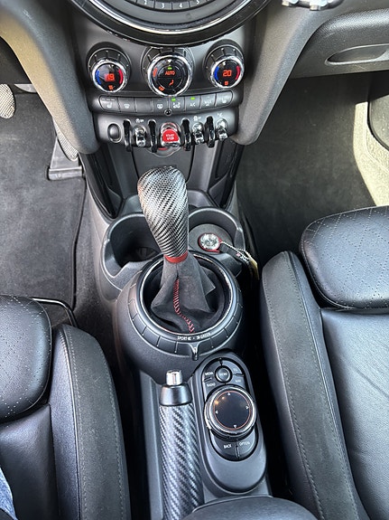 MINI Cooper S 9 of 12