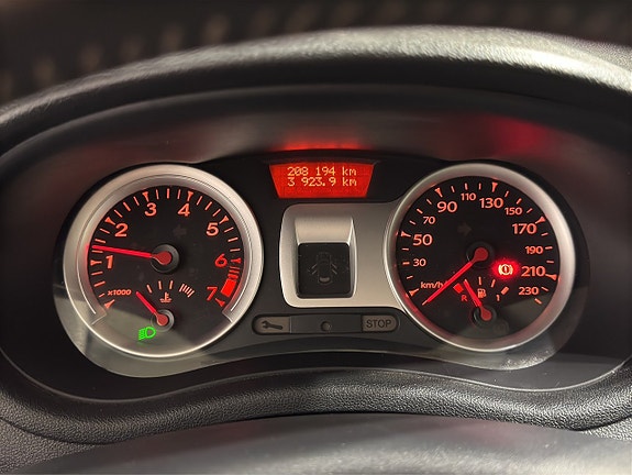 Renault Clio 14 of 16