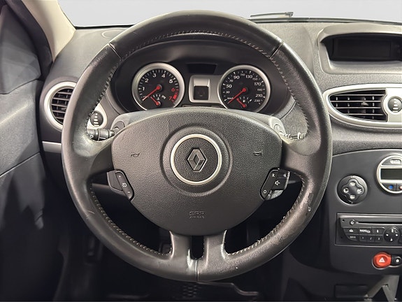 Renault Clio 13 of 16
