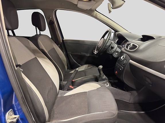 Renault Clio 9 of 16
