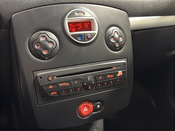 Renault Clio 15 of 16