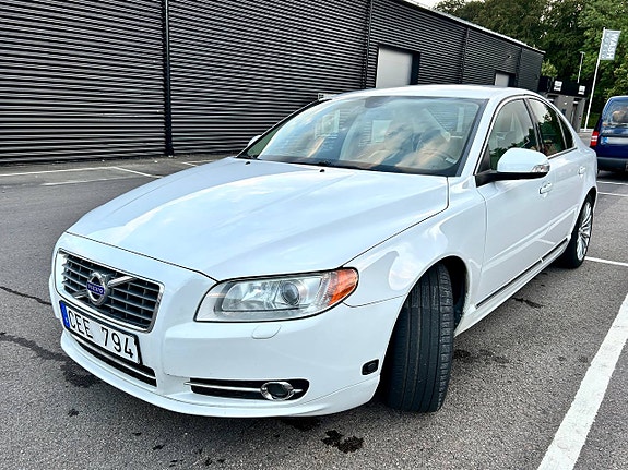 Volvo S80 2 of 21