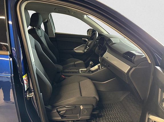 Audi Q3 12 of 14