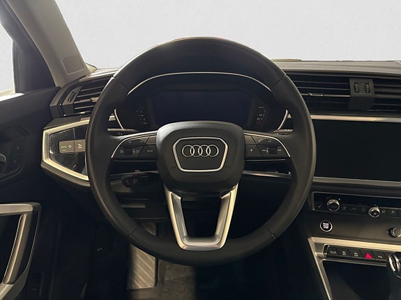 Audi Q3 10 of 14