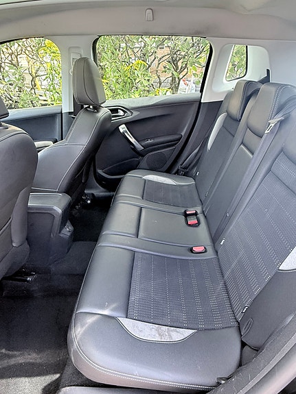 Peugeot 2008 4 of 4