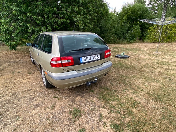 Volvo V40 3 of 7