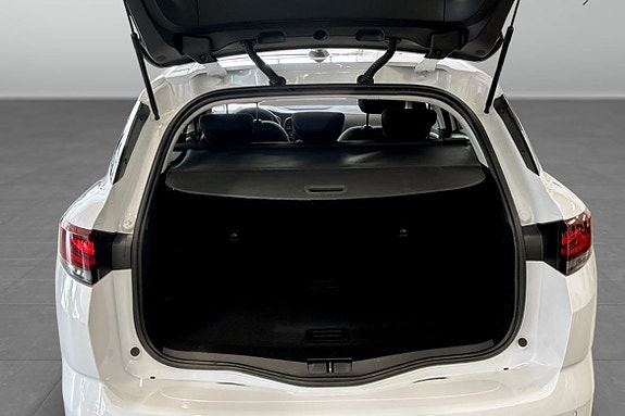 Renault Megane 9 of 9