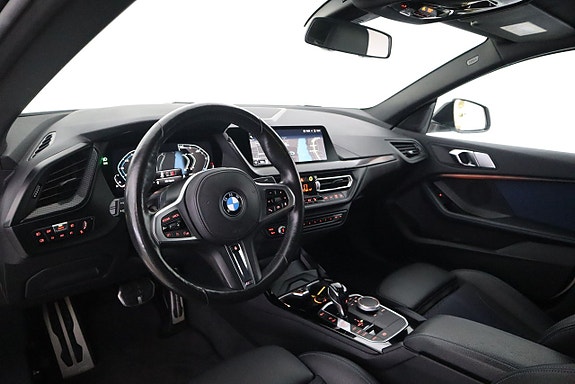 BMW 218 9 of 21