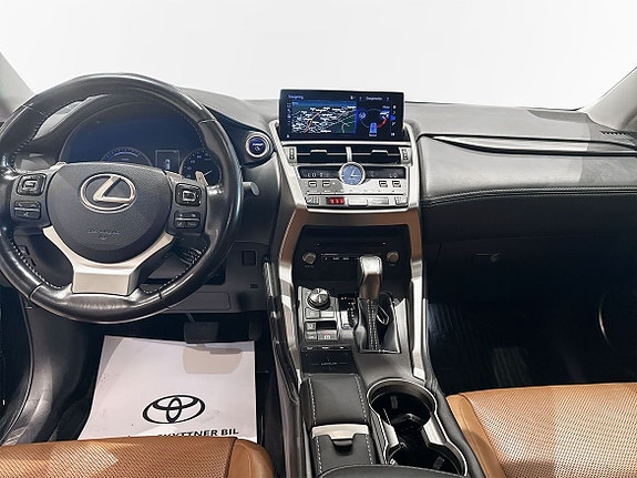 Lexus NX300h 5 of 10