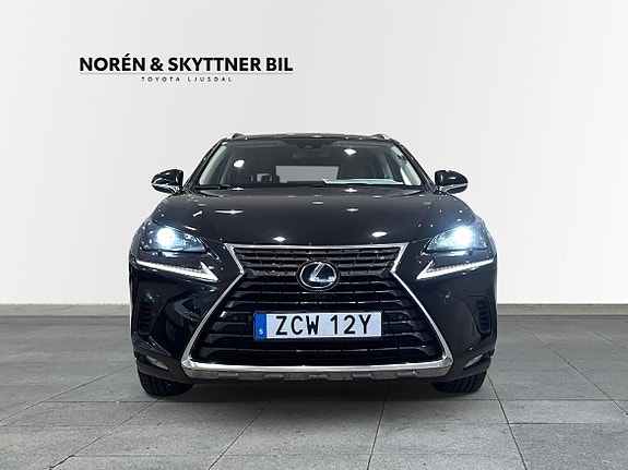 Lexus NX300h 4 of 10