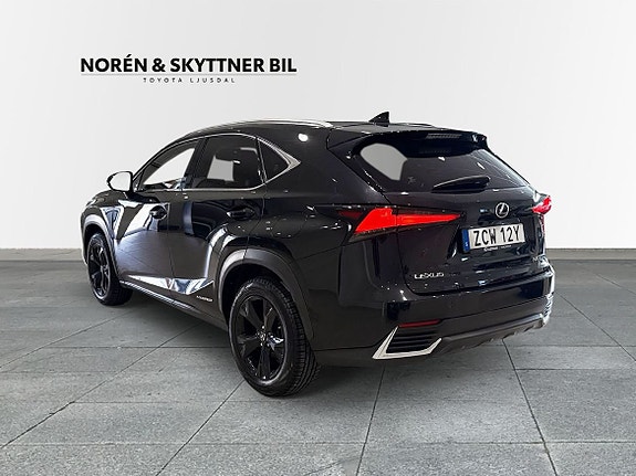 Lexus NX300h 7 of 10