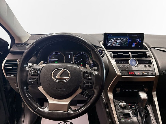 Lexus NX300h 3 of 10