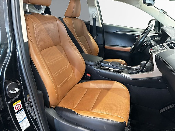 Lexus NX300h 8 of 10