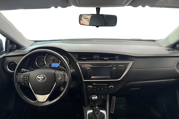 Toyota Auris 11 of 17