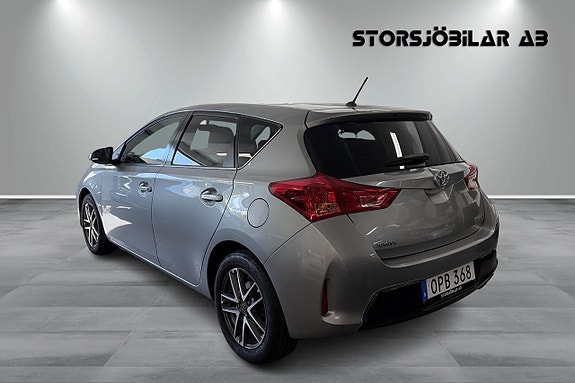 Toyota Auris 5 of 17