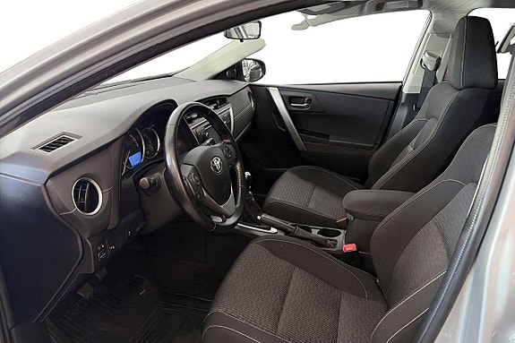 Toyota Auris 9 of 17