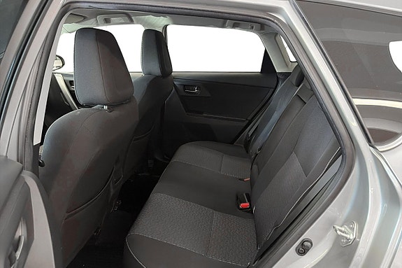 Toyota Auris 10 of 17