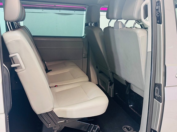 Volkswagen Caravelle 21 of 24