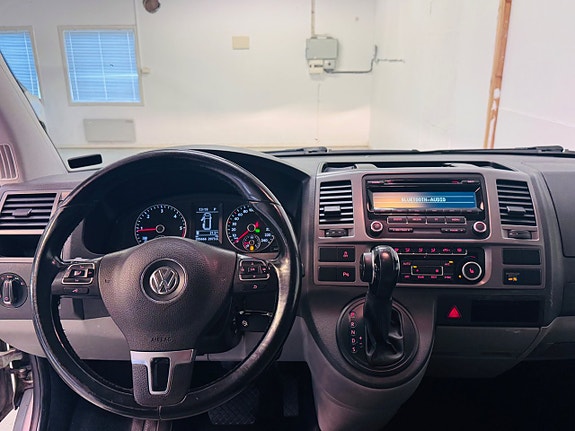 Volkswagen Caravelle 10 of 24