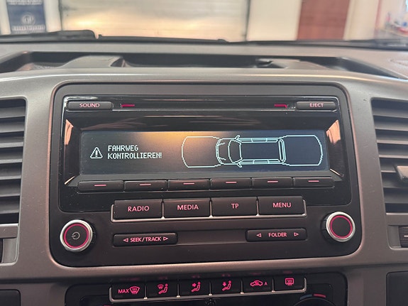 Volkswagen Caravelle 12 of 24