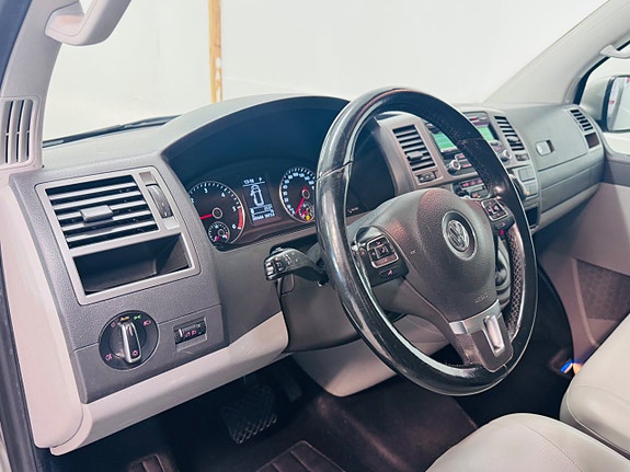 Volkswagen Caravelle 9 of 24