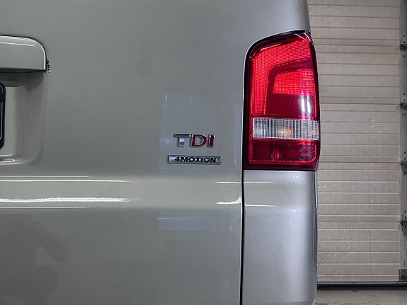 Volkswagen Caravelle 17 of 24
