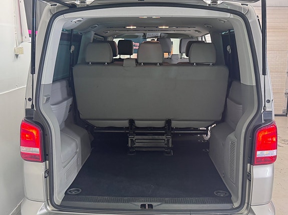 Volkswagen Caravelle 22 of 24