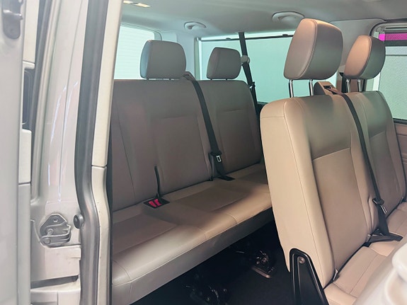 Volkswagen Caravelle 20 of 24
