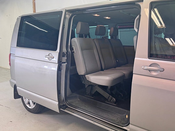 Volkswagen Caravelle 18 of 24