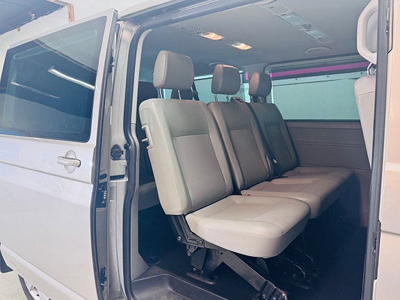 Volkswagen Caravelle 19 of 24