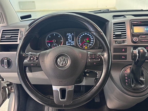 Volkswagen Caravelle 11 of 24
