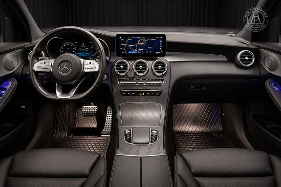 Mercedes-Benz GLC300 de 8 of 10