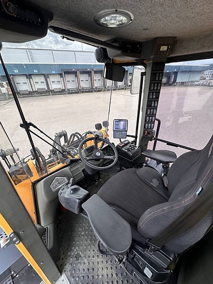 Ljungby L15 Tier4F 300hk 50km/h 4spak Hyttfjädring Våg 6 of 12