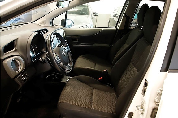 Toyota Yaris 7 of 15