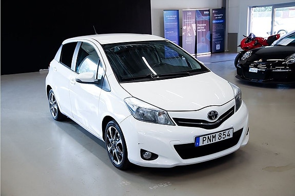 Toyota Yaris 4 of 15