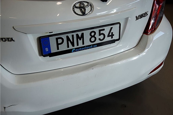 Toyota Yaris 12 of 15