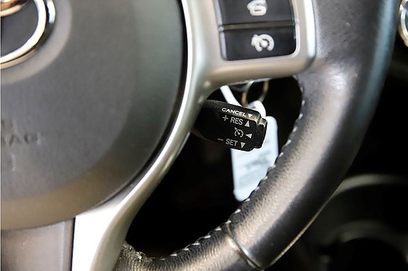 Toyota Yaris 8 of 15