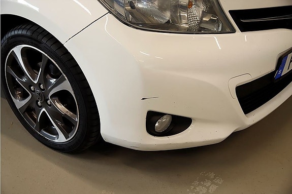 Toyota Yaris 15 of 15