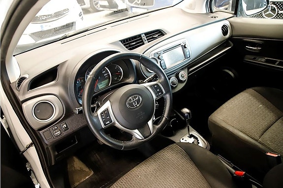 Toyota Yaris 6 of 15