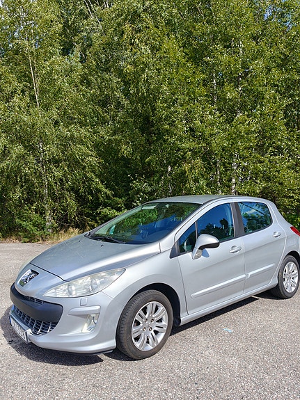 Peugeot 308 2 of 12