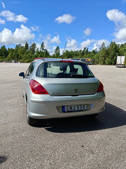 Peugeot 308 4 of 12